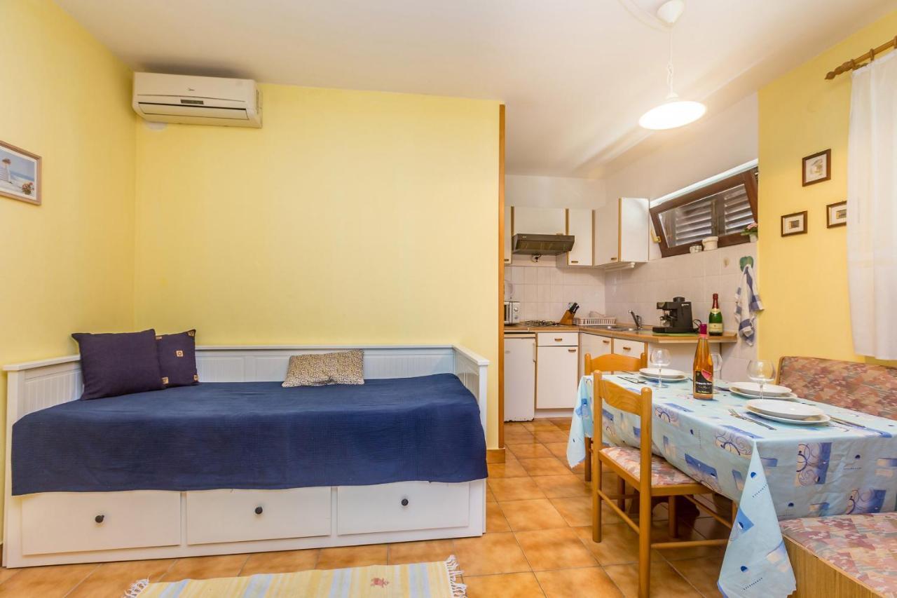Apartments With A Parking Space Njivice, Krk - 5325 Exterior foto